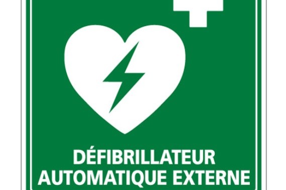 Présence d'un défibrillateur externe automatique